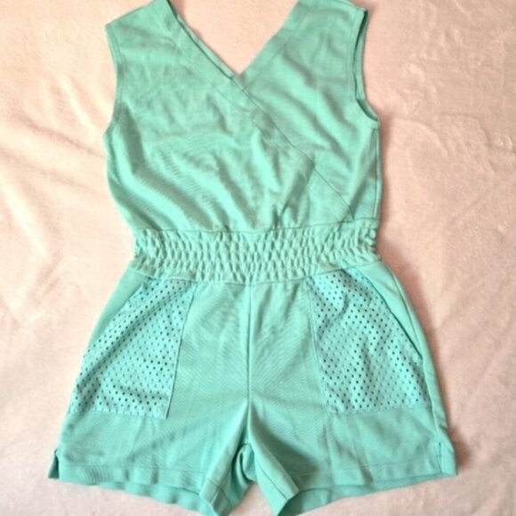Nike Dry-Fit girls (youth) jumpsuit, size M (age 10-11) - Picture 5 of 9